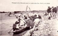 Transport d'un chevalet pour la construction d'un pont par le Génie. Avignon.