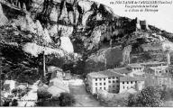 Vue générale de la vallée et château de Pétrarque.	Fontaine-de-Vaucluse