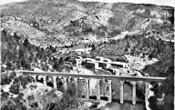 L'acqueduc de Fontaine-de-Vaucluse.