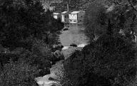 Les cascades et la vallée de la Sorgue.Fontaine-de-Vaucluse
