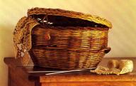 Coffret à ouvrage. Osier brut et blanc (reproduction musée de la vannerie) à Cadenet