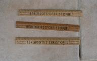 Règle en bois avec inscription 