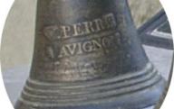 Cloche avec inscription V. Perre Avignon.