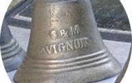 Cloche avec inscription G et M Avignon