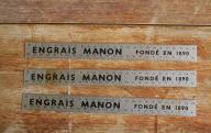 Double décimètre publicitaire des engrais Manon.