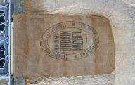 Sac en toile de la fabrique d'engrais chimiques Urbain Michel à Entraigues.