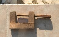 Presse en bois.
