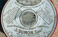 Boîte de vers à soie de J. Dumon à Velleron.