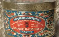 Boîte métallique berlingots joseph Rol à Carpentras.	XXe siècle