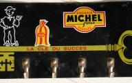 Plaque porte clefs métallique des engrais Michel à Sorgues.