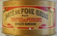 Boîte en carton de la fabrique de paté de foie gras aux truffes du Périgord Delpeyrat et Bonnefon à Sarlat.