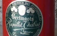 Boîte en fer rouge berlingots Raquillet-Chabas à Carpentras.