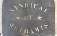 Plaque en fer du syndicat de Méthamis.